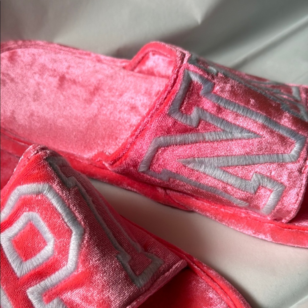 PINK Victoria's Secret Pink Slippers. Worn Once. Vintage & HTF. Medium - Picture 2 of 10